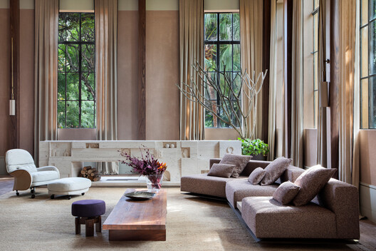 Coral Barn Alvorada House / Nildo José Arquitetos Coral Barn Alvorada House / Nildo José Arquitetos - Interior Photography, Living Room, Sofa, Chair