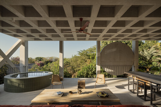 Casa Eva / S-AR Casa Eva / S-AR - Fotografía interior, Sillas, Balcón, Patio