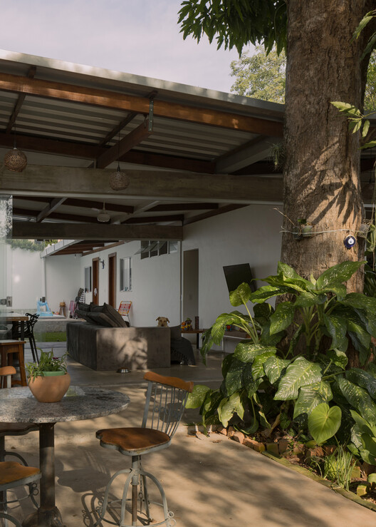 Paquetá House / Zebulun Arquitetura - Interior Photography, Wood, Beam, Courtyard, Chair
