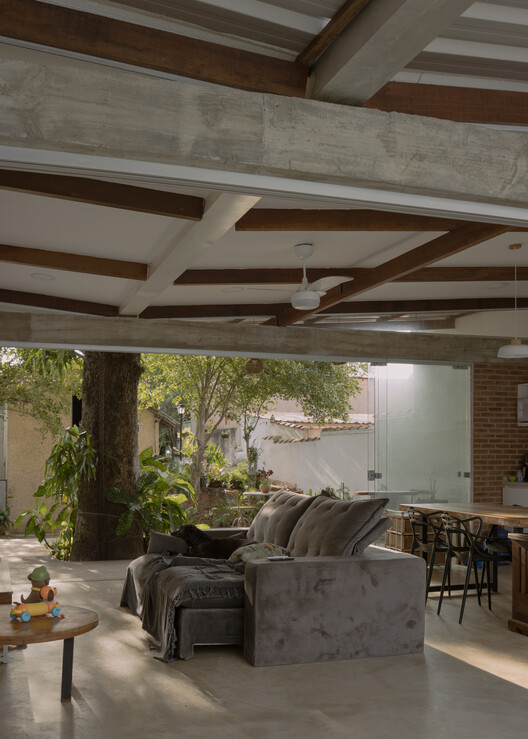 Paquetá House / Zebulun Arquitetura - Interior Photography, Wood, Lighting, Chair, Beam