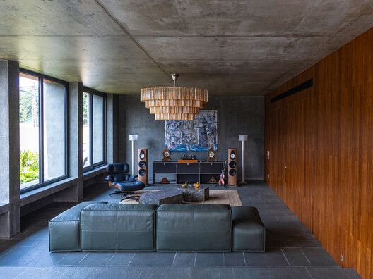 100 Windows House / Inrestudio 100 Windows House / Inrestudio - Fotografia de Interiores, Sala de Estar, Madeira, Iluminação, Mesa, Cadeira