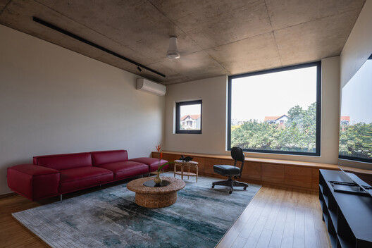 100 Windows House / Inrestudio 100 Windows House / Inrestudio - Fotografia de Interiores, Sala de Estar, Madeira, Iluminação, Cadeira