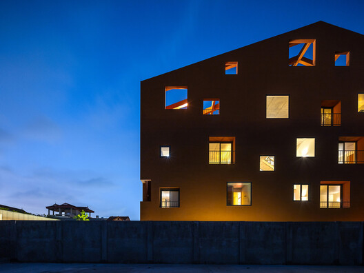 100 Windows House / Inrestudio 100 Windows House / Inrestudio - Fotografia de Exterior, Fachada