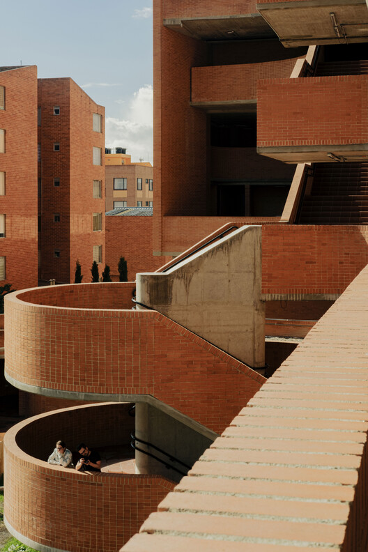 Feliza Bursztyn School / AR-AR (Martínez Arquitectura) Feliza Bursztyn School / AR-AR (Martínez Arquitectura) - Image 3 of 17