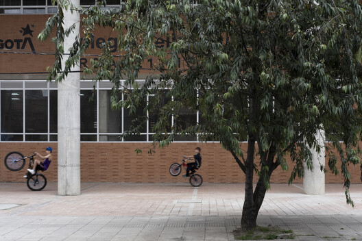 Feliza Bursztyn School / AR-AR (Martínez Arquitectura) Feliza Bursztyn School / AR-AR (Martínez Arquitectura) - Exterior Photography
