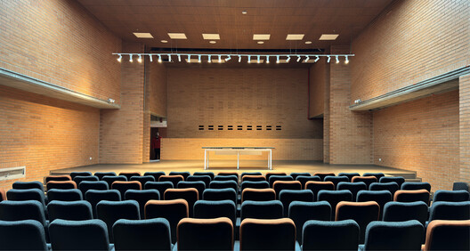 Feliza Bursztyn School / AR-AR (Martínez Arquitectura) Feliza Bursztyn School / AR-AR (Martínez Arquitectura) - Image 11 of 17