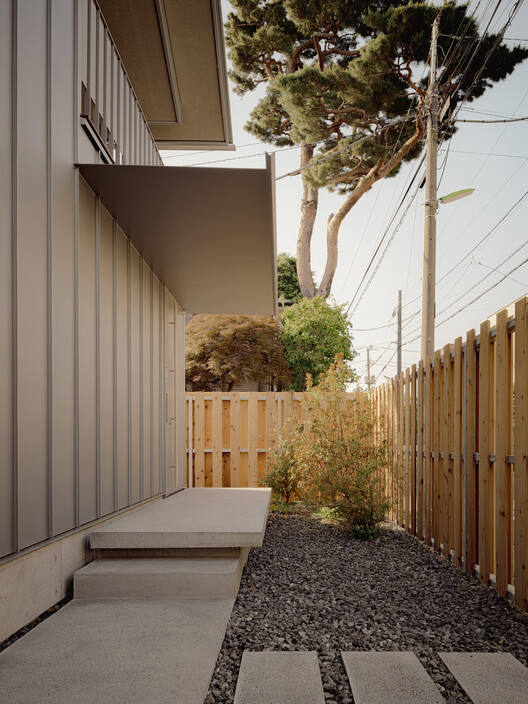 House in Kinuta /  KENTA HIRAYAMA ARCHITECT & ASSOCIATES - Image 3 of 33