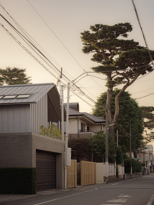 House in Kinuta /  KENTA HIRAYAMA ARCHITECT & ASSOCIATES - Image 2 of 33