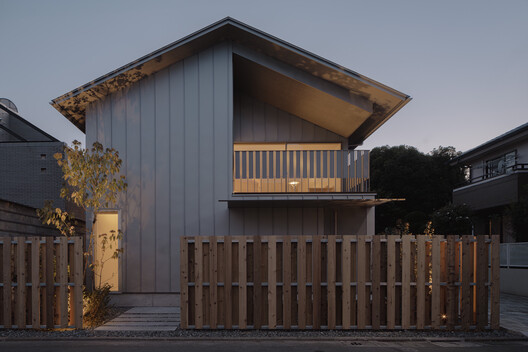 House in Kinuta /  KENTA HIRAYAMA ARCHITECT & ASSOCIATES - Image 1 of 33