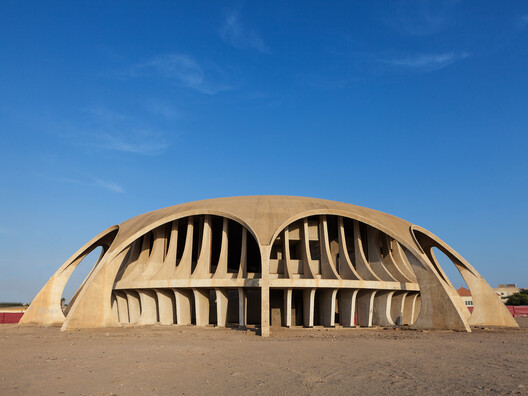 Cinema Studio Namibe: Reviving a Tropical Modernist Icon in Angola Cinema Studio Namibe: Reviving a Tropical Modernist Icon in Angola - Image 1 of 6