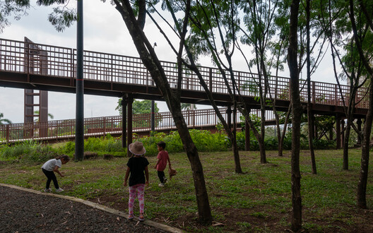 Cali Foothills Integral Corridor / Edward Conde Serna Arquitectos - Exterior Photography, Wood, Handrail