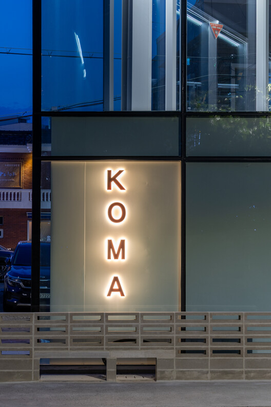 Koma Commercial Facility / U.GA Architects - Image 14 of 26