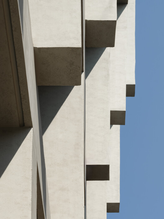 HOURS Commercial Building / See Architects - Image 11 of 23