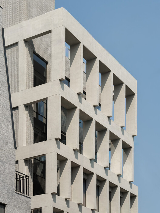 HOURS Commercial Building / See Architects - Exterior Photography, Concrete