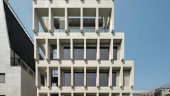 HOURS Commercial Building / See Architects