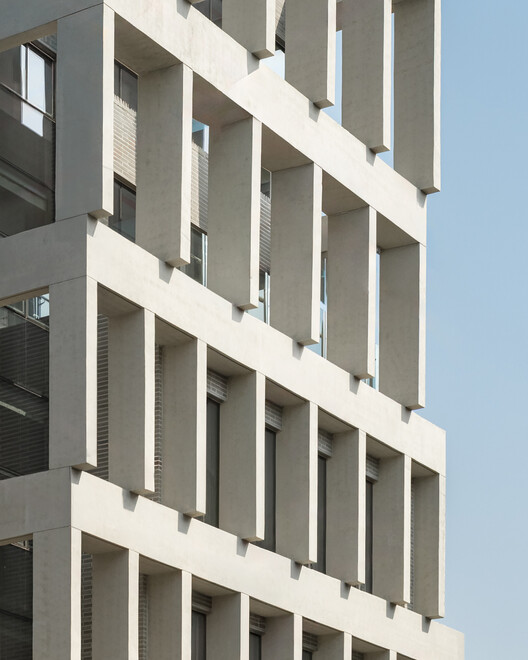 HOURS Commercial Building / See Architects - Interior Photography, Concrete