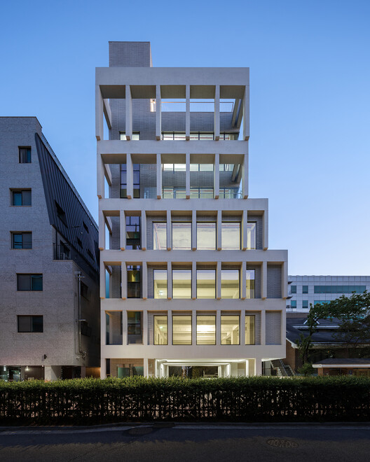 HOURS Commercial Building / See Architects - Exterior Photography
