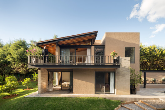 Casa Limoneros / Quaterna Arquitectos Casa Limoneros / Quaterna Arquitectos - Exterior Photography, Facade, Balcony, Door, Courtyard