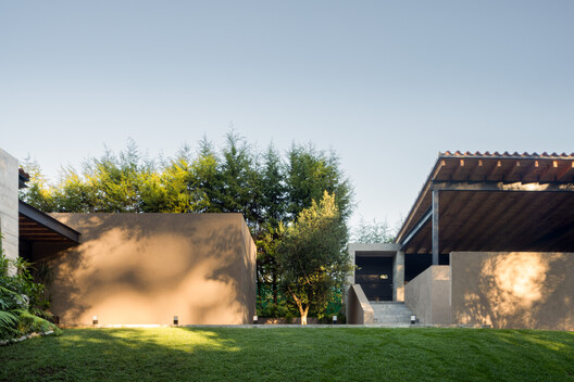 Casa Limoneros / Quaterna Arquitectos Casa Limoneros / Quaterna Arquitectos - Image 2 of 22