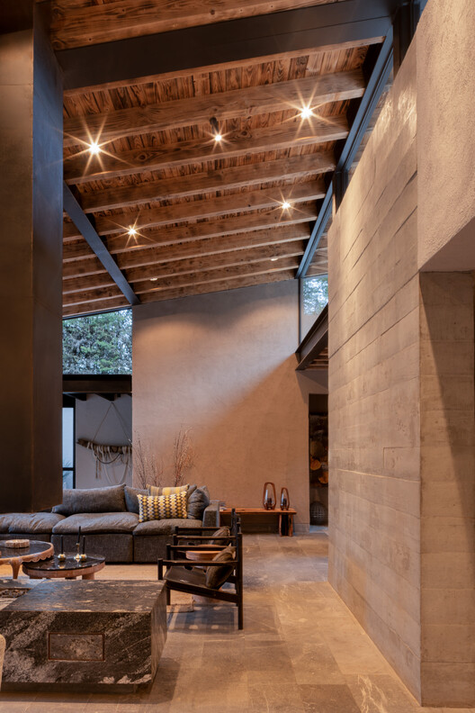 Casa Limoneros / Quaterna Arquitectos Casa Limoneros / Quaterna Arquitectos - Interior Photography, Living Room, Wood, Beam, Chair