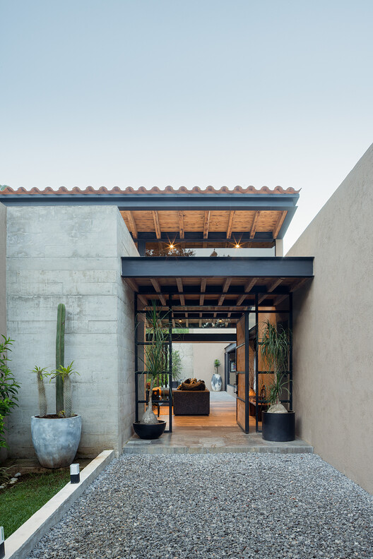 Casa Limoneros / Quaterna Arquitectos Casa Limoneros / Quaterna Arquitectos - Exterior Photography, Courtyard