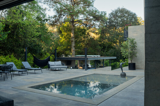 Casa Limoneros / Quaterna Arquitectos Casa Limoneros / Quaterna Arquitectos - Exterior Photography, Garden, Concrete, Chair, Courtyard, Patio