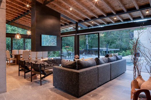Casa Limoneros / Quaterna Arquitectos Casa Limoneros / Quaterna Arquitectos - Interior Photography, Living Room, Wood, Table, Chair, Sofa, Lighting, Beam