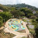 Medellín Children's Playground Network: Tejiendo Hogares / Juguemos en el Parque / Alcaldía de Medellín - Public Space