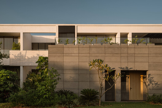 CASAVIVA Residence / SHROFFLEóN CASAVIVA Residence / SHROFFLEóN - Exterior Photography, Concrete, Courtyard