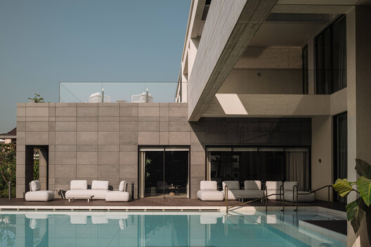 CASAVIVA Residence / SHROFFLEóN CASAVIVA Residence / SHROFFLEóN - Exterior Photography, Concrete, Balcony, Courtyard