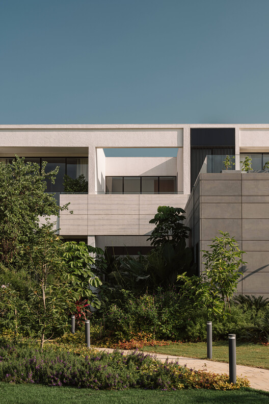 CASAVIVA Residence / SHROFFLEóN CASAVIVA Residence / SHROFFLEóN - Exterior Photography, Concrete, Courtyard