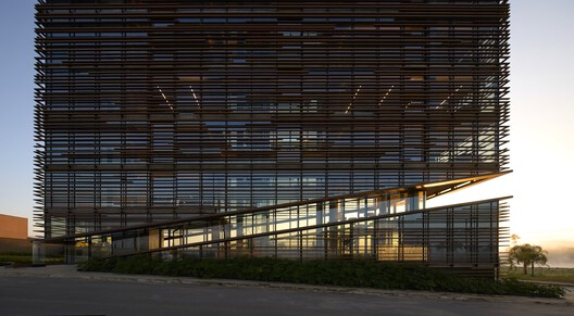 Patrimonium Headquarters / Gustavo Penna Arquiteto e Associados Patrimonium Headquarters / Gustavo Penna Arquiteto e Associados - Exterior Photography