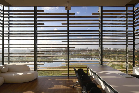 Patrimonium Headquarters / Gustavo Penna Arquiteto e Associados Patrimonium Headquarters / Gustavo Penna Arquiteto e Associados - Interior Photography, Glass, Chair