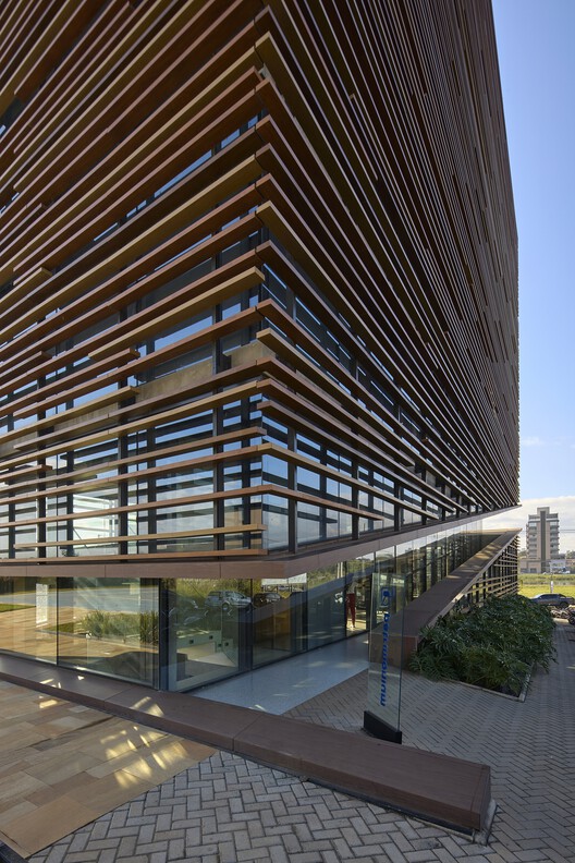 Patrimonium Headquarters / Gustavo Penna Arquiteto e Associados Patrimonium Headquarters / Gustavo Penna Arquiteto e Associados - Exterior Photography
