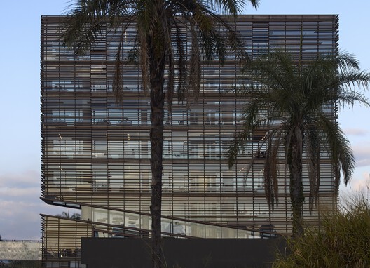 Patrimonium Headquarters / Gustavo Penna Arquiteto e Associados Patrimonium Headquarters / Gustavo Penna Arquiteto e Associados - Exterior Photography