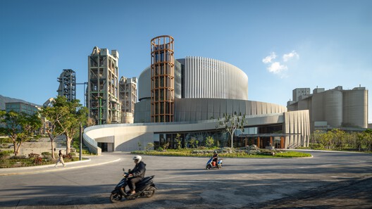 TCC DAKA Renewable Resource Recycling Center (RRRC) / KPF TCC DAKA Renewable Resource Recycling Center (RRRC) / KPF - Exterior Photography