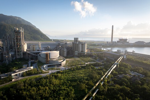 TCC DAKA Renewable Resource Recycling Center (RRRC) / KPF TCC DAKA Renewable Resource Recycling Center (RRRC) / KPF - Image 5 of 35