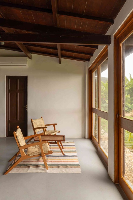 Praia Preta II Residence / Luis Canepa Arquitetos Praia Preta II Residence / Luis Canepa Arquitetos - Interior Photography, Wood, Chair, Beam