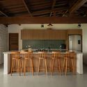 Praia Preta II Residence / Luis Canepa Arquitetos - Interior Photography, Refurbishment, Kitchen, Beam, Countertop, Chair
