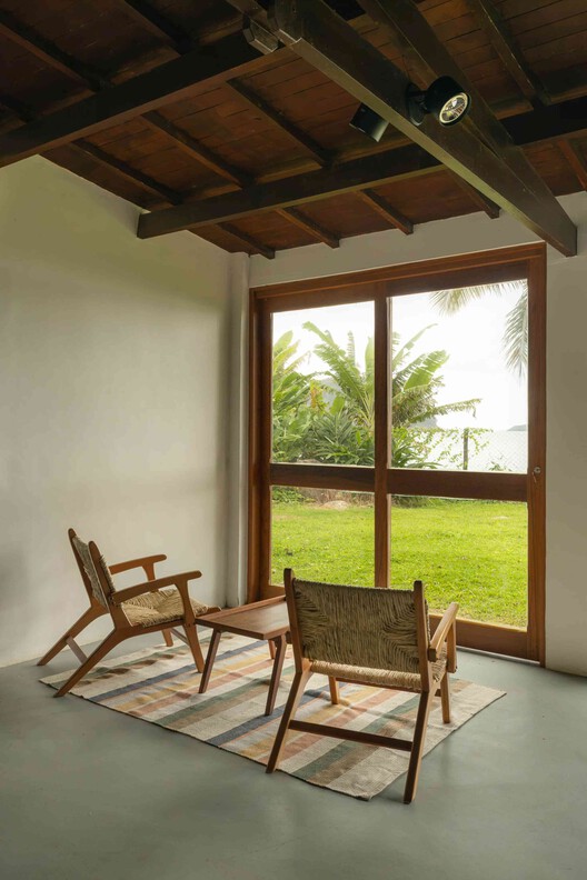 Praia Preta II Residence / Luis Canepa Arquitetos Praia Preta II Residence / Luis Canepa Arquitetos - Interior Photography, Wood, Chair, Beam