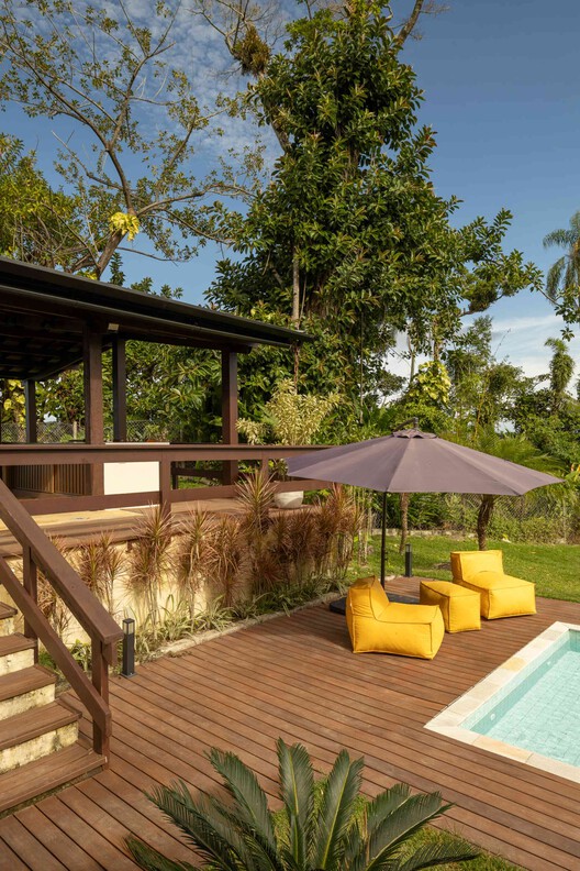 Praia Preta II Residence / Luis Canepa Arquitetos Praia Preta II Residence / Luis Canepa Arquitetos - Exterior Photography, Wood, Garden, Deck, Patio, Chair