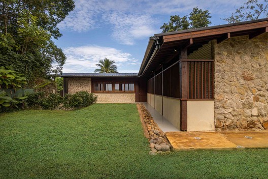 Praia Preta II Residence / Luis Canepa Arquitetos Praia Preta II Residence / Luis Canepa Arquitetos - Image 10 of 27