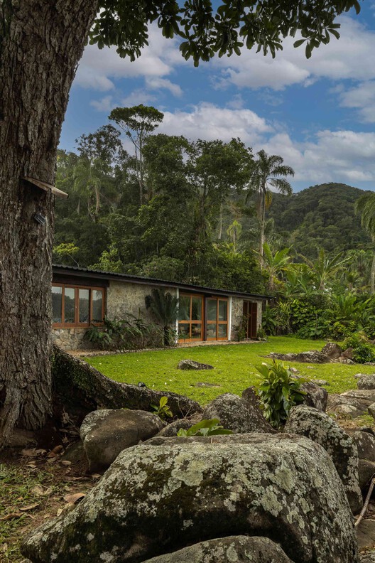 Praia Preta II Residence / Luis Canepa Arquitetos Praia Preta II Residence / Luis Canepa Arquitetos - Exterior Photography, Forest, Garden