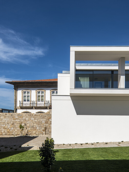 Collective Housing in Vila do Conde / Raulino Silva Arquitecto - Exterior Photography, Balcony