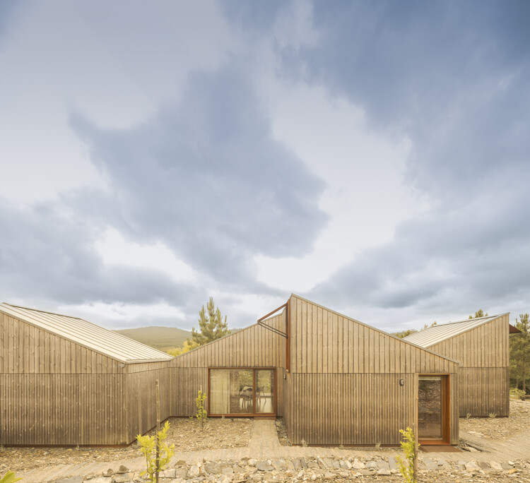 House Over the Hills / Diogo Aguiar Studio - Exterior Photography, Houses