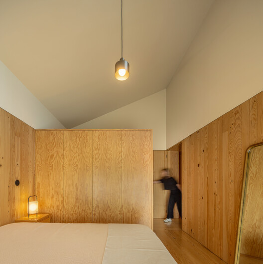 House Over the Hills / Diogo Aguiar Studio House Over the Hills / Diogo Aguiar Studio - Interior Photography, Bedroom, Wood