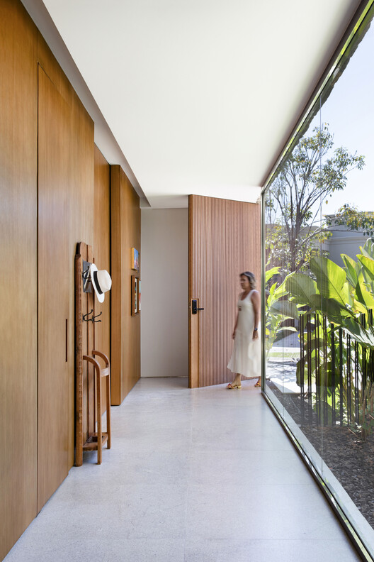 V+M House / Solange Cálio Arquitetos - Interior Photography, Wood, Door, Concrete