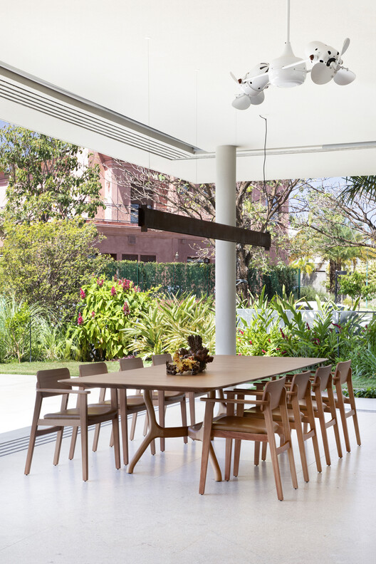 V+M House / Solange Cálio Arquitetos - Interior Photography, Dining room, Wood, Table, Chair
