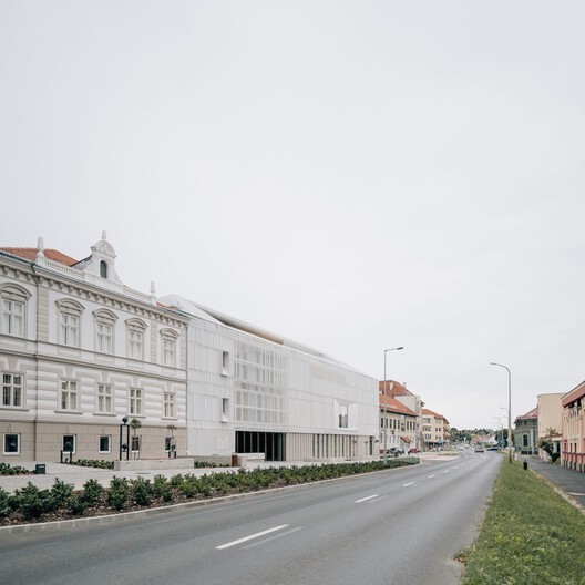 Hungary's New Architectural Landscape: Building From the Past Hungary's New Architectural Landscape: Building From the Past - Image 20 of 21