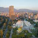 Building a National Image: Architecture, Capital, and Political Power - Imagem 2 de 4